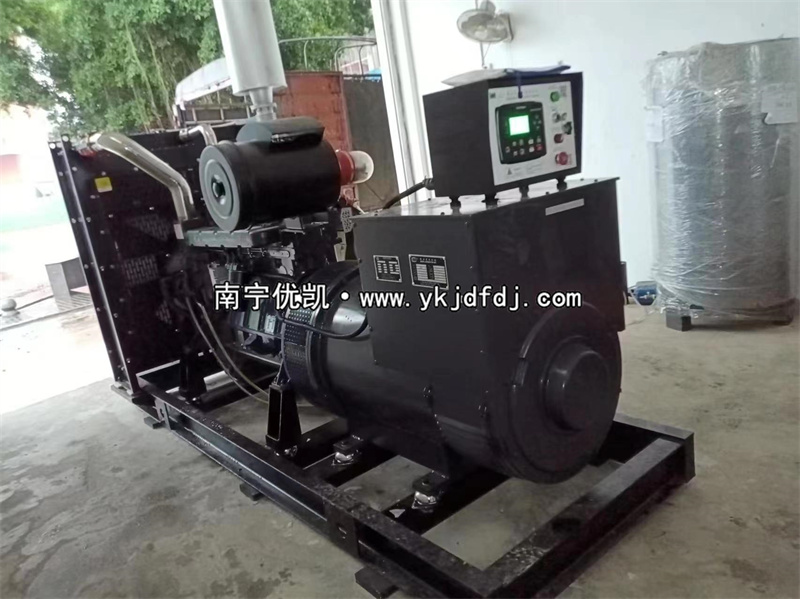 2024年3月14日，學(xué)校項(xiàng)目400kw凱普柴油發(fā)電機(jī)組安裝調(diào)試并通過(guò)驗(yàn)收
