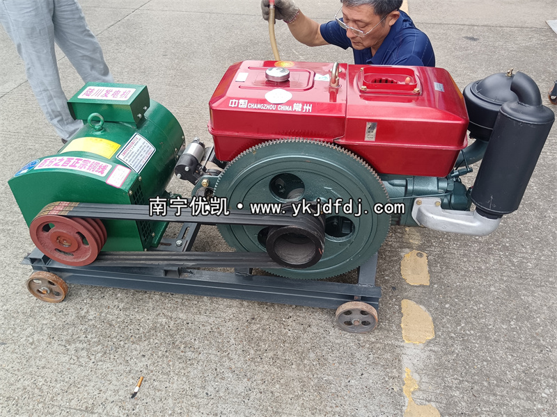 2024年5月16日，客戶(hù)到店自提一臺(tái)15KW單缸柴油發(fā)電機(jī)